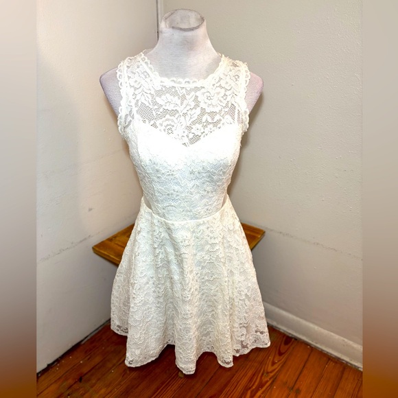 XSCAPE Cutout Fit & Flare Lace Dress - Picture 1 of 12